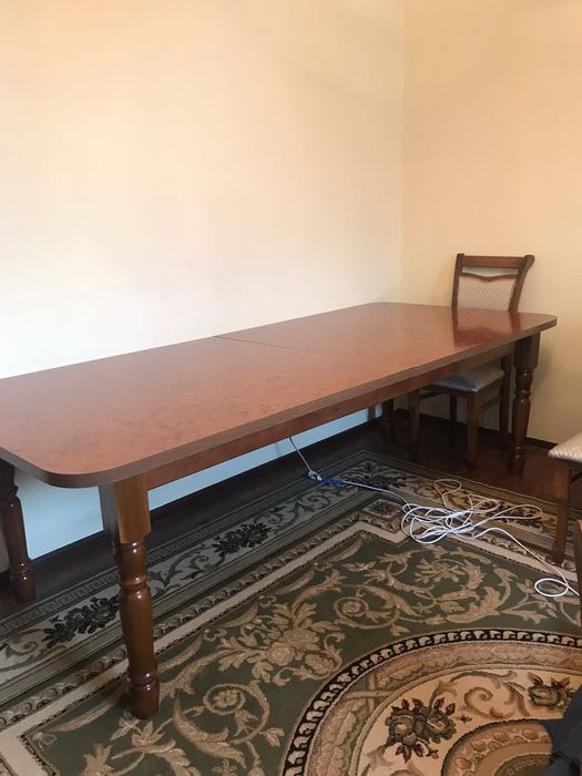 Продается деревянный  стол