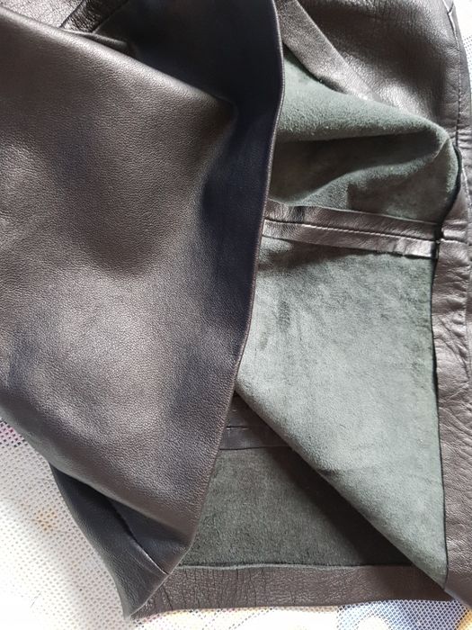 Fusta neagră de piele