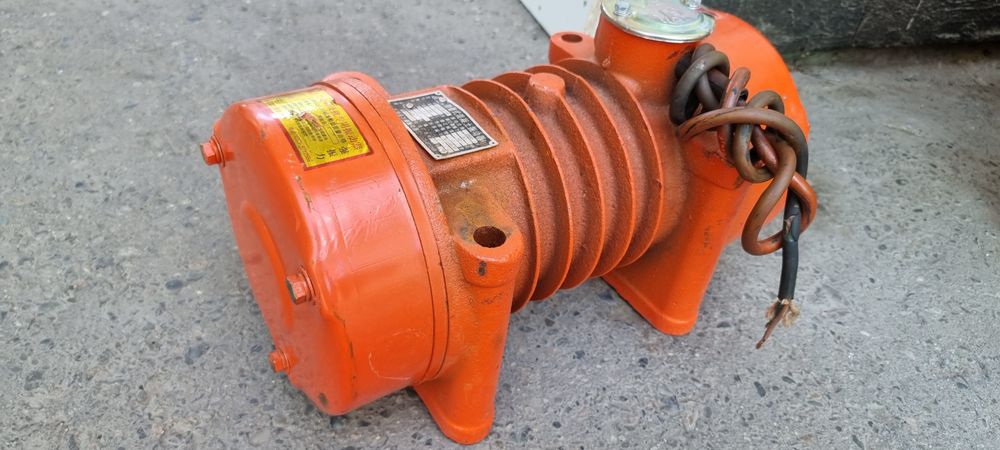 Продам вибраторы и электро двигатель с автостопом