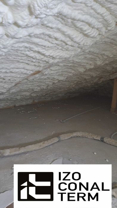 Executam izolații cu spumă poliuretanică celulă deschisă