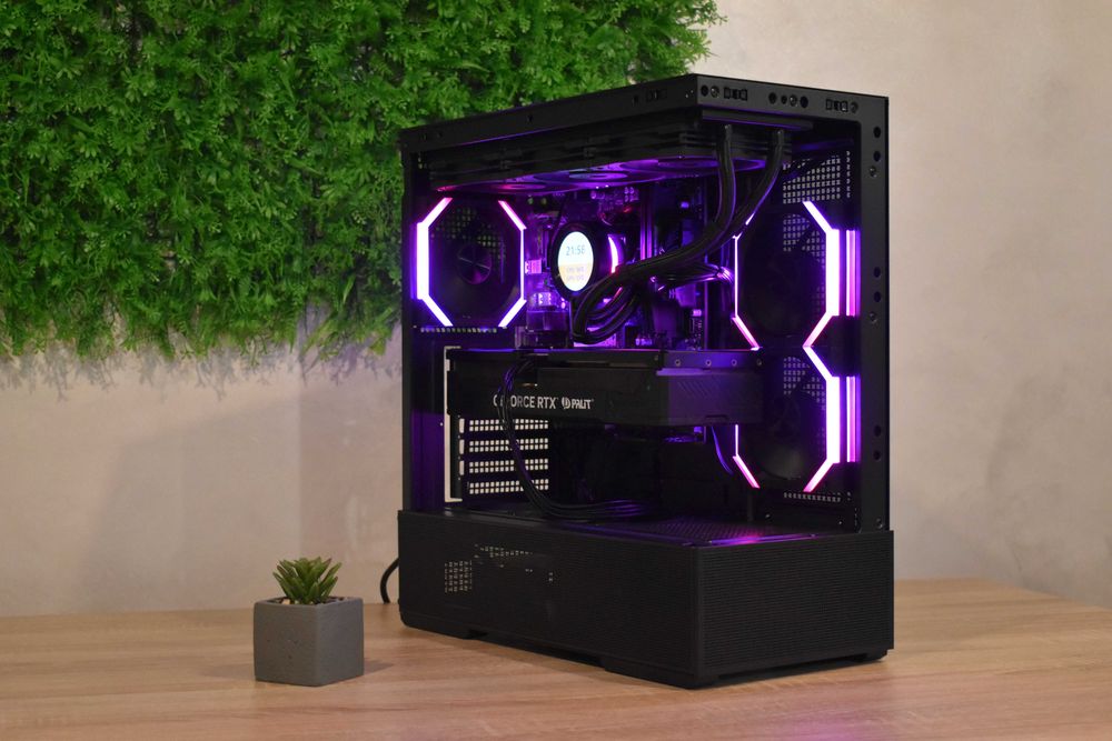 Геймърски Компютър Ryzen 7 7700 | Rtx 4070 | 32GB ram | 512GB Ssd |