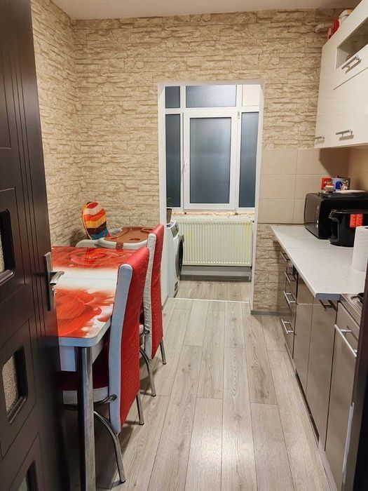 Apartament 3 camere Costesti