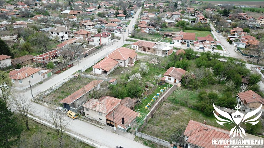 Продавам стара къща 112РЗП с двор 850кв.м в с.Козаново, общ.Асеновград