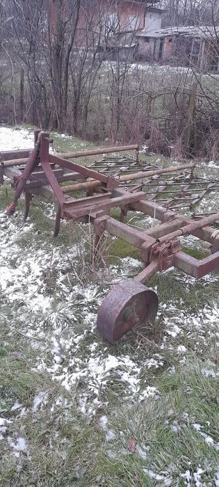Трактор Болгар със дискова брана плуг и чизел