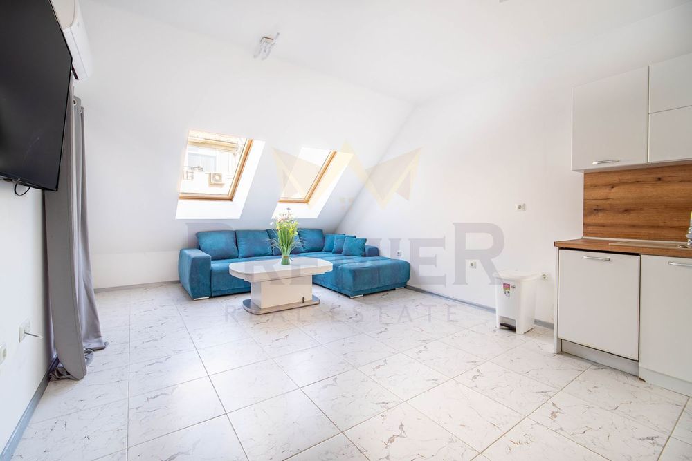 Продава се Двустаен апартамент в Варна, Център - 70 кв.м за 2642 €/кв.м - Снимка #2