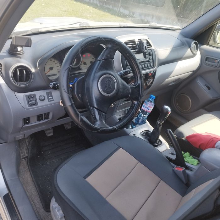 Продавам Тойота  рав 4