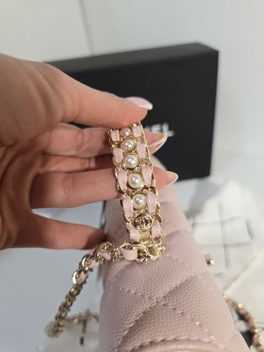Налична чанта Chanel WOC Pearl