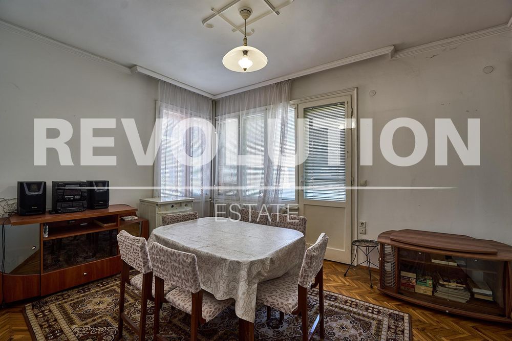 Дава се под наем Етаж от къща в Пловдив, Център - 108 кв.м за 425 € - Снимка #2