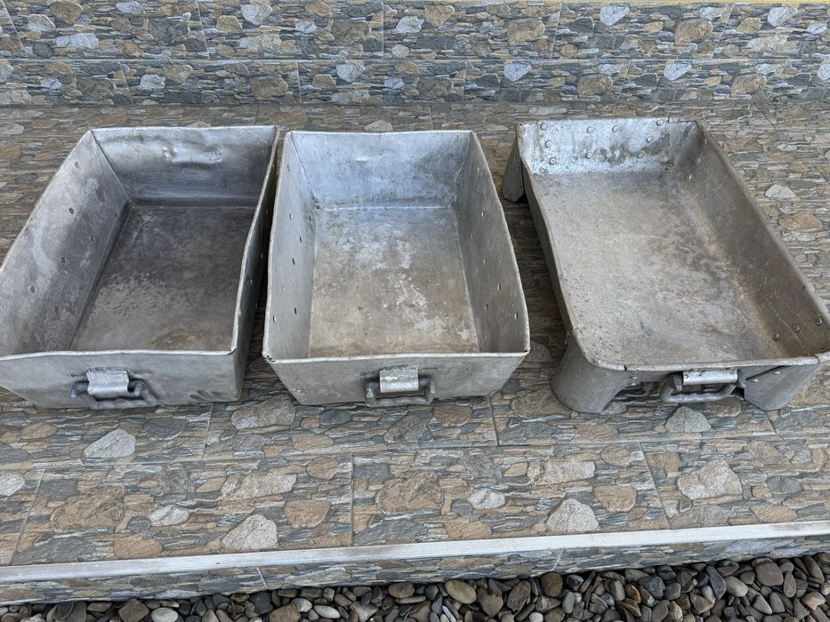 Vând 4 lazi din aluminiu pentru carne,preparate,etc