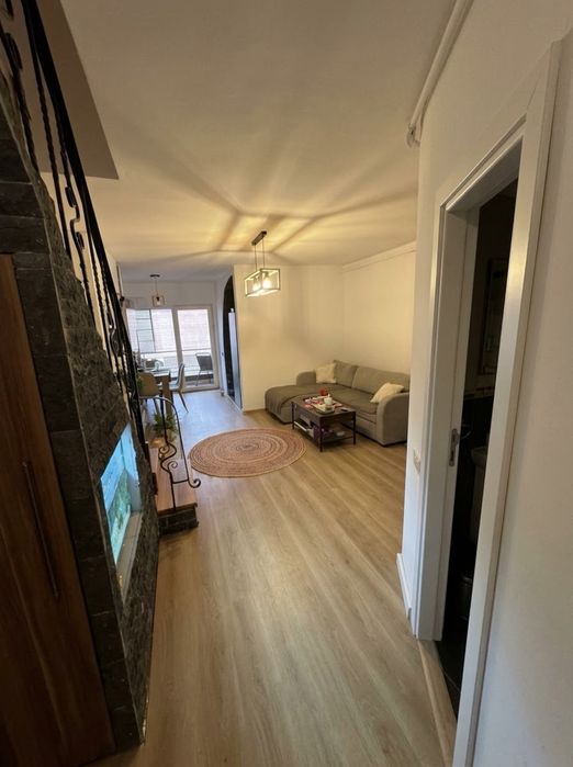 Apartament spațios cu mansardă și scară interioară – 2 Băi | Parcare | Toate utilitățile