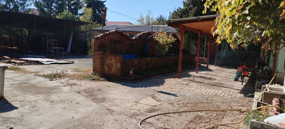 Продавам къща с производствена база.