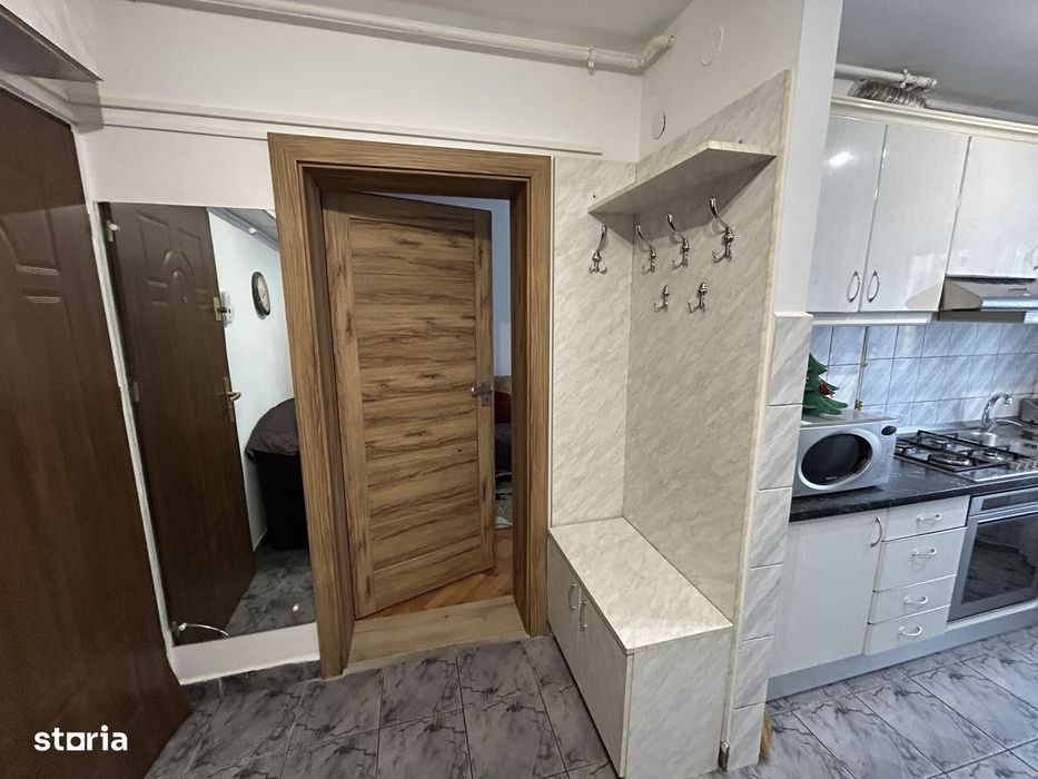 Inchiriez apart.3 cam.central,in spate la BCR,modern,centrala proprie