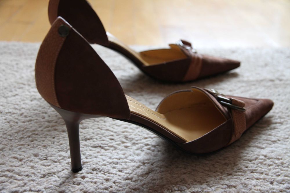 Елегантни обувки Casadei - естествена кожа