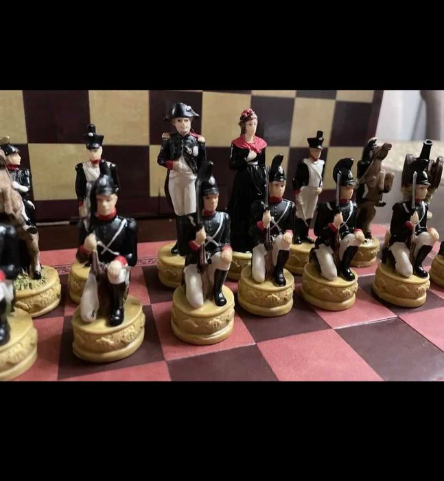 Луксозен Шах с исторически фигурки