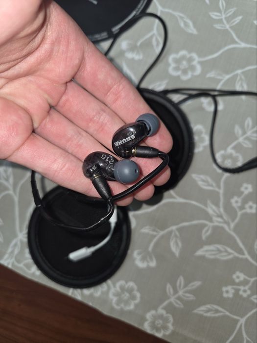 Shure SE215 IEM
