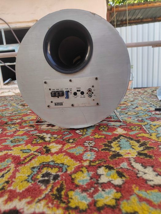 Сабвуфер встроенным усилителем