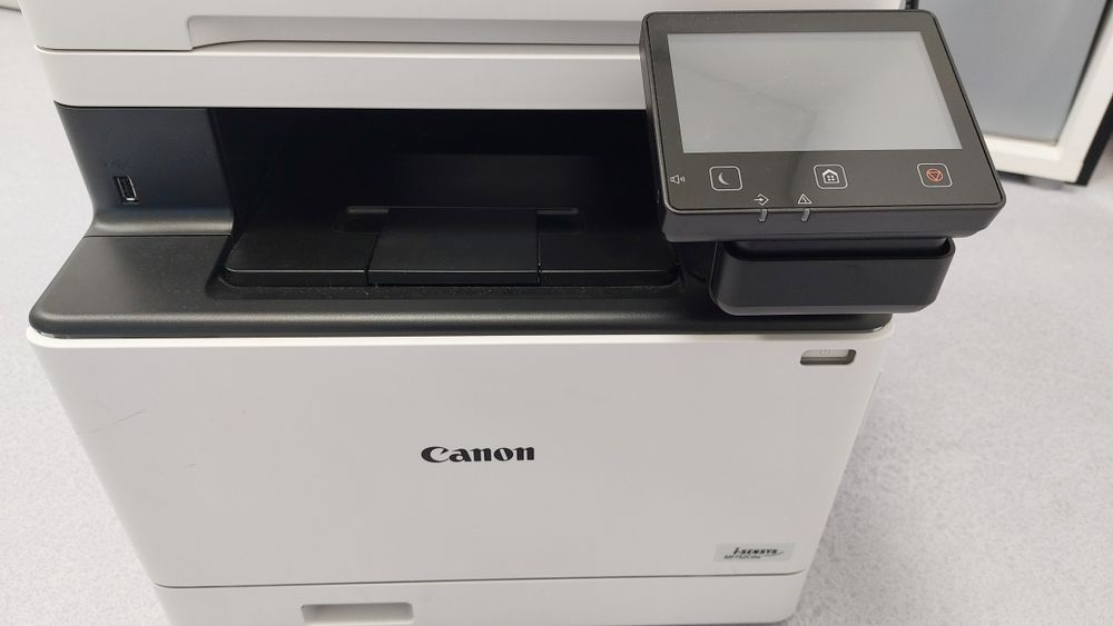 Vand multifunctionala canon.  Pentru piese de schimb. Are cartuse noi