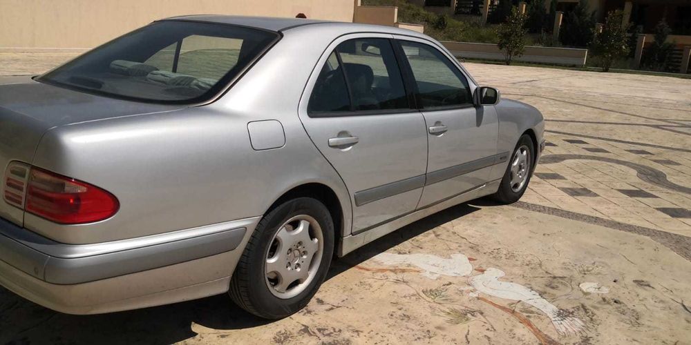 Vand Mercedes E klass w210 2.2 cdi stare buna