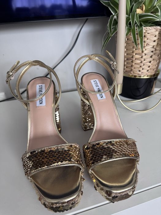 Високи обувки Steve Madden с пайети златни
