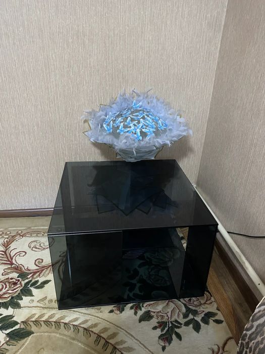 Журнальный стеклянный стол