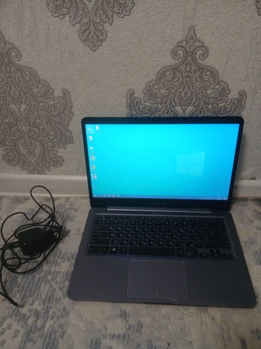 Продам ноутбук асус.