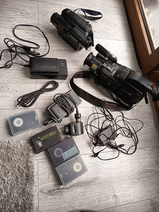 Lot de aparate video/foto Vechi Hitachi și Panasonic,acumulatoare etc