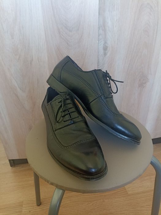 Черные мужские туфли