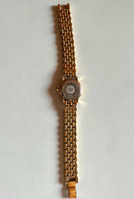 Продавам дамски часовник RAYMOND WEIL 5368 GOLD