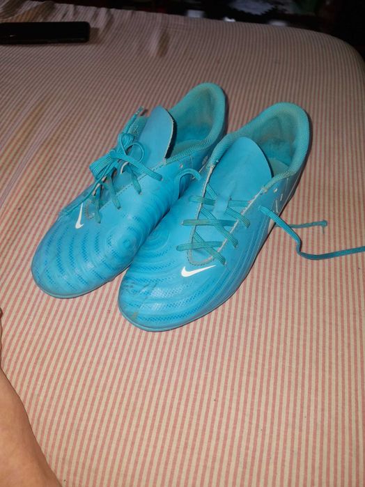 Crampoane Nike pentru teren