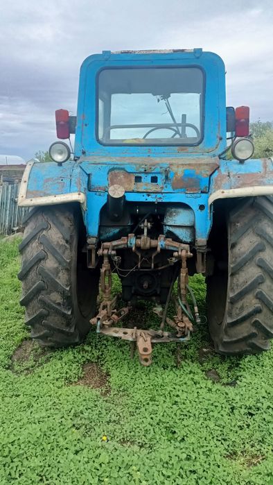 МТЗ 80 трактор .