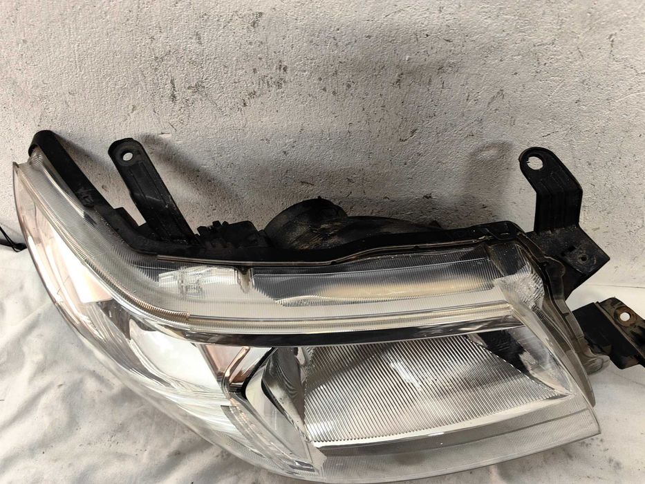 Оригинален   фар  Тойота   Toyota Hilux