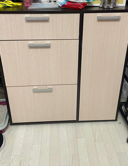 Обувница  срочно