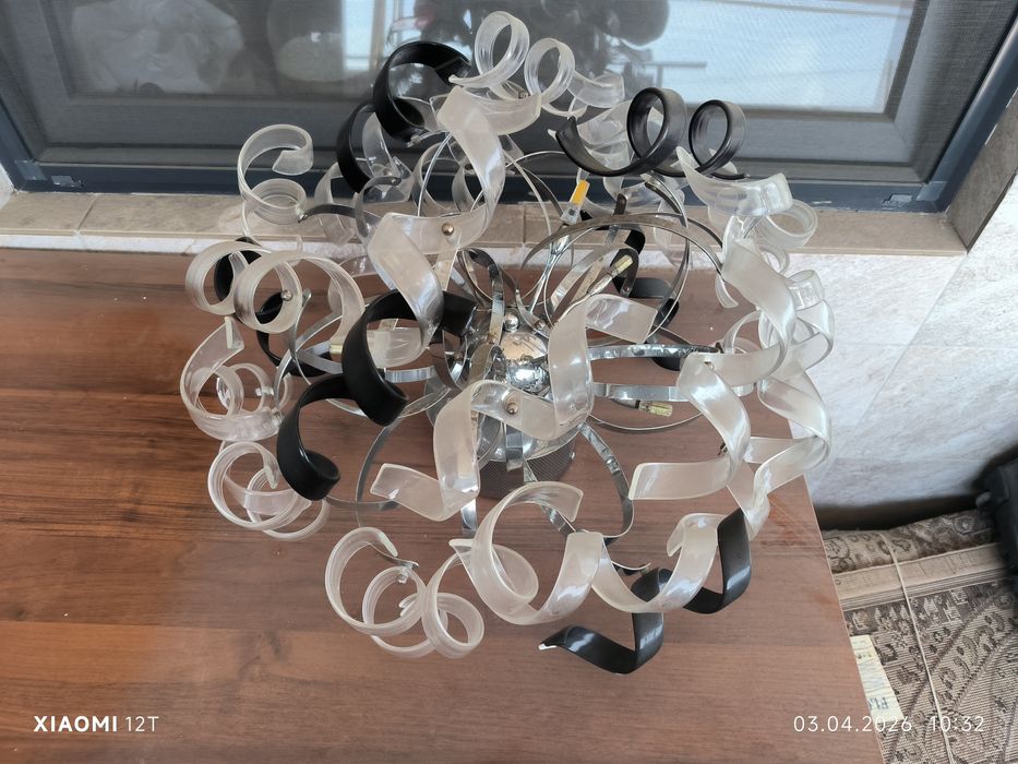 Продаю люстру в хорошем состоянии