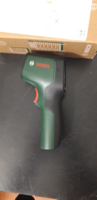 Termodetector Bosch UniversalTemp 06036831Z0, tehnologia sa cu laser cu infrarosu are un domeniu vast de masurare de la -30 °C pâna la +500 °C, afisaj