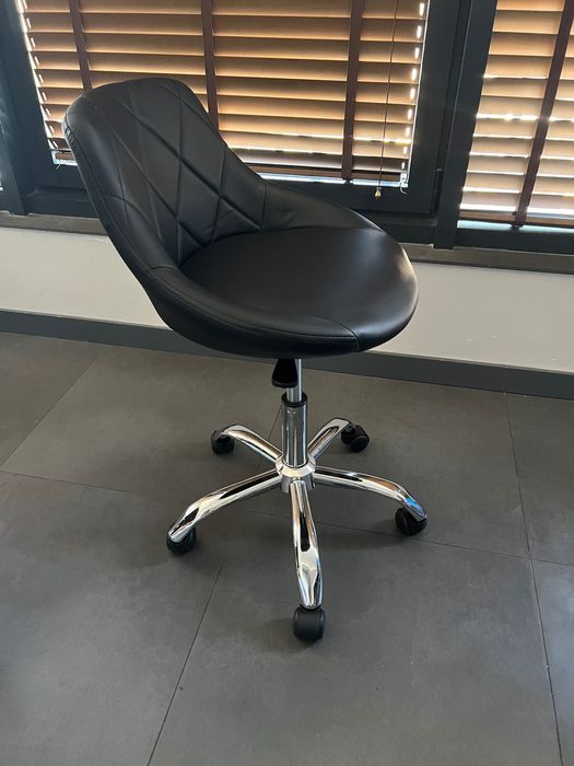 Черен стол на колелца Сохо (мостра) – 24м гаранция