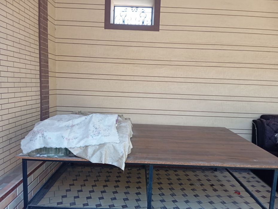 Tirikotaj uchun stol sotiladi