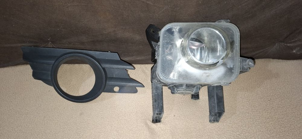 Продавам Халоген и Решетка