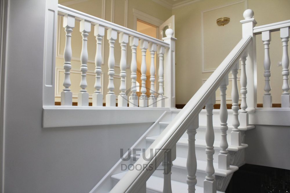 Scări interioare lemn Masiv diferite culori