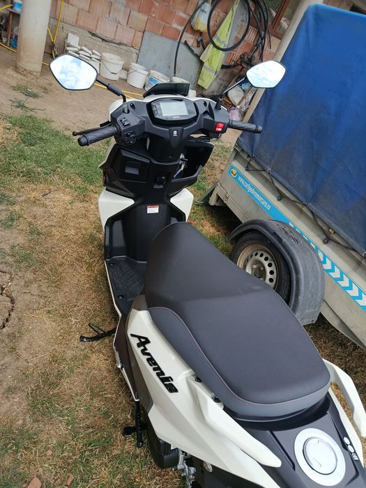 Vând Suzuki Avenis 125