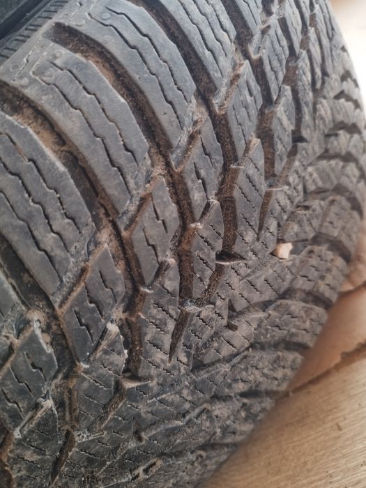 Зимни гуми нокиан nokian 215 60 17