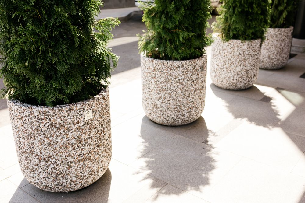 Уличные вазоны для цветов  и деревьев