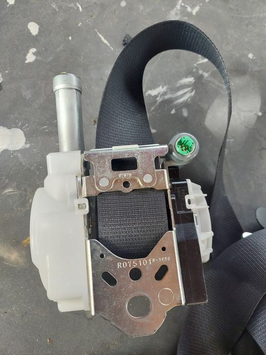 Автомобилни колани предни с по 2 букси с придърпване и блокаж, емблема