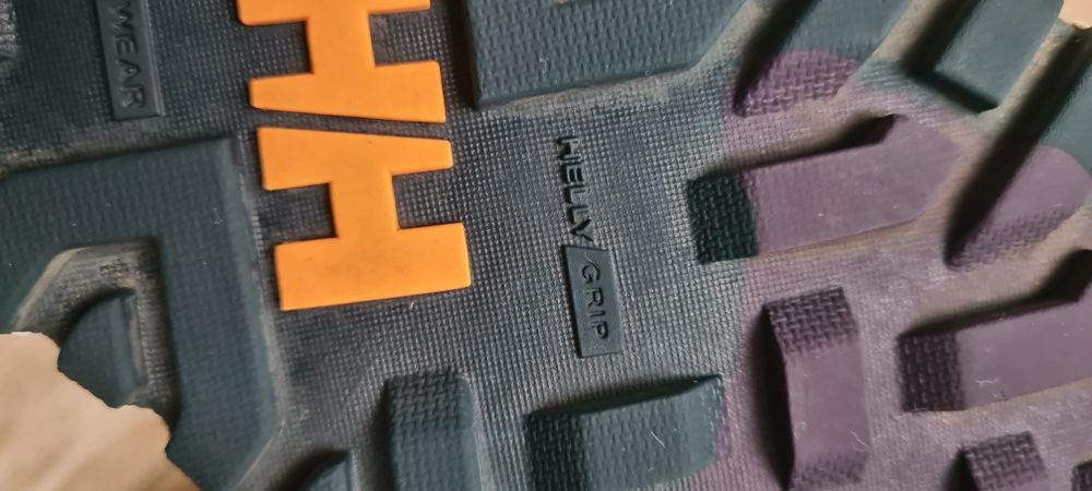 Зимни обувки висок клас водоустойчиви и топлоустойчиви Helly Hansen 43