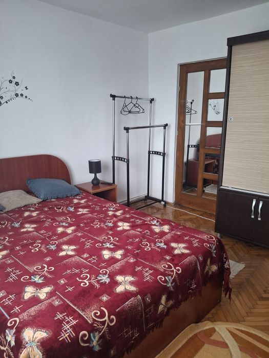 Inchiriez sau [ Vand ]apartament doua camere zona centrala