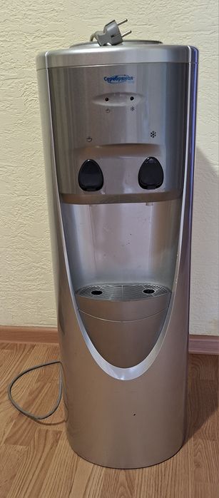 Диспенсер для воды Серебряная