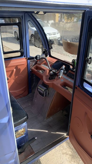 Муравей с кабинкой. Мотороллер. Скутер(Bodo)