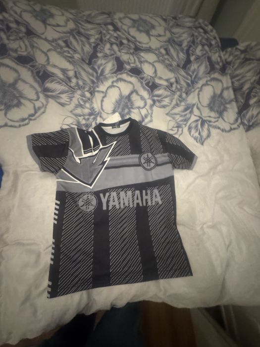 Vand 2 tricouri yamaha marime M