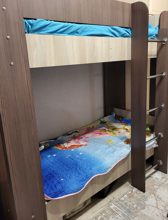 Продам кровать двухъярусную.