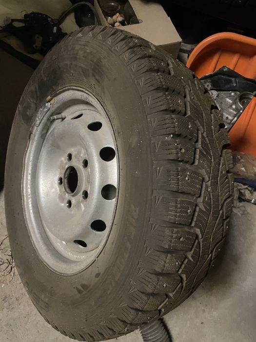 Покрышка зимний шипами с дисками