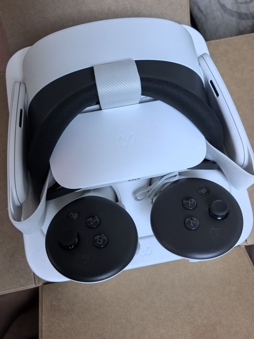 VR очила Meta Quest 3S, 128GB, бели
+ подарък US към EU адаптер